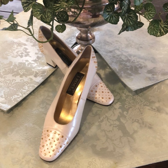 👗3 for $25 SALE Ivory Leather Shoes - Picture 3 of 8